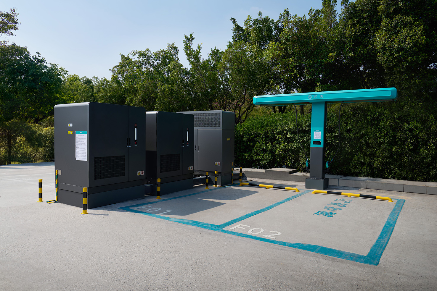 图12-比亚迪闪充高速站